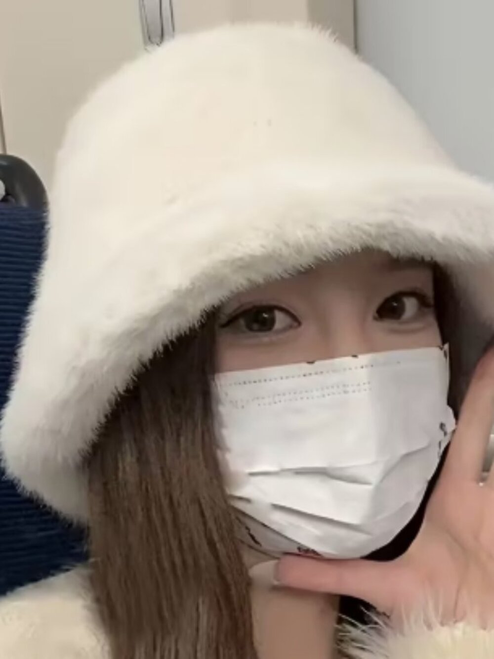 Beautiful New Winter White Cozy, Warm Faux Fur Bucket Hat. Looks & Feels Genuine